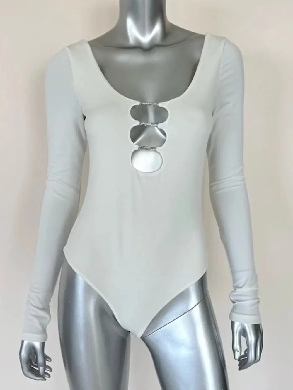 NWOT Alice and Olivia Women Cream Long-Sleeve Bodysuit with Front Cutout Size S